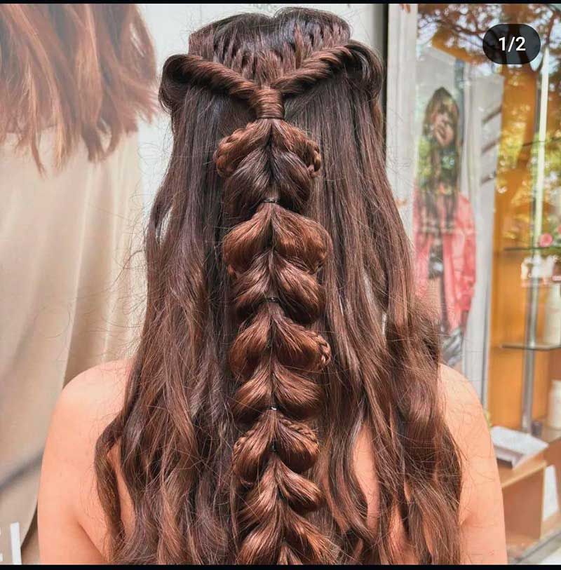 Pelo largo y recogido con trenza