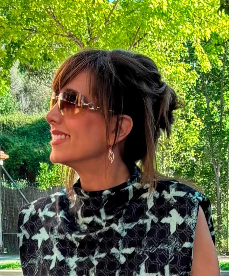 Peinado con flequillo y moño