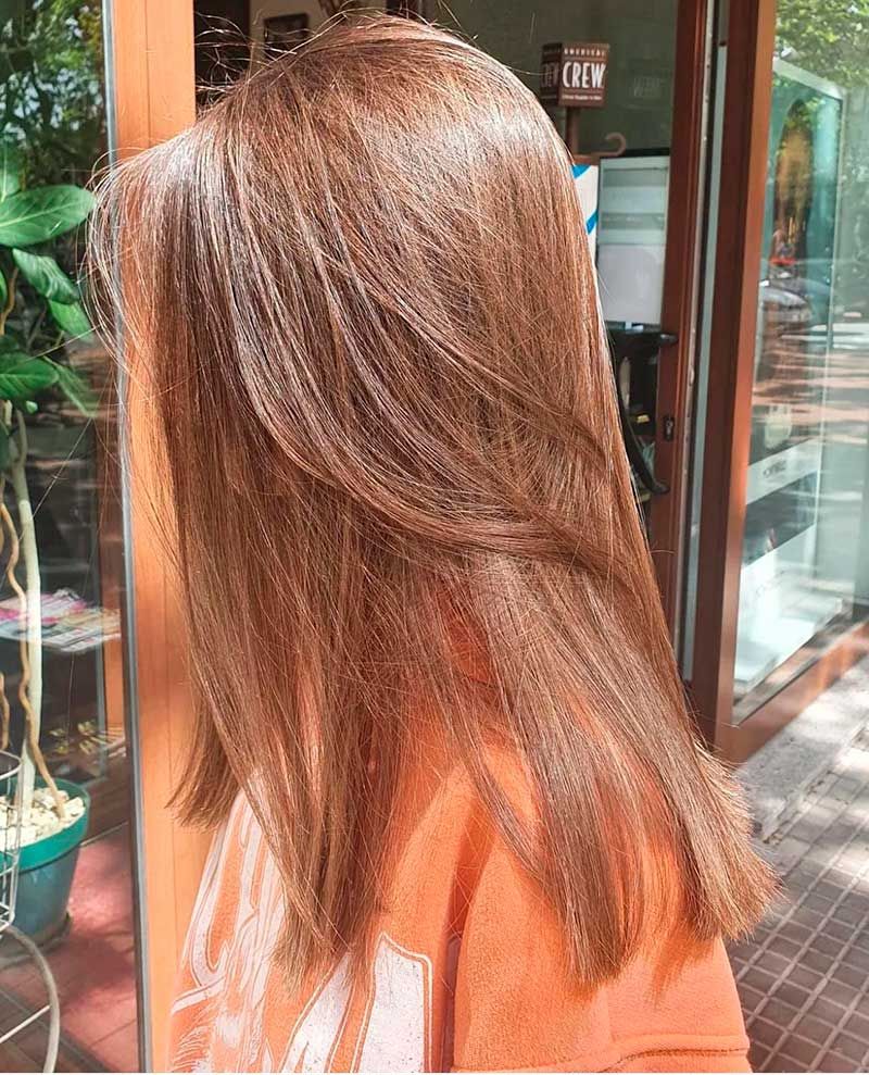 Corte a capas y color castaño